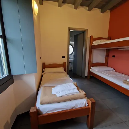 E Ostello, Parco Di Monza, Cascina Costa Alta 호스텔 *